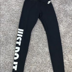 Black Nike leggings